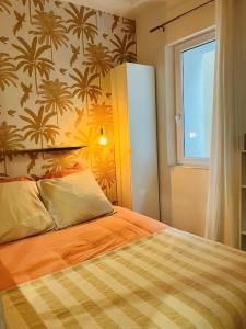 En eller flere senge i et værelse på Saint Tropez - Old Village - Modern & Cosy Apartments