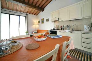 A kitchen or kitchenette at La Compagnia del Chianti
