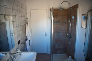 Bilik mandi di Villa Magliolo
