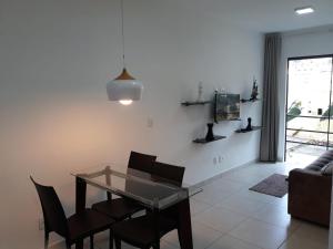 a living room with a glass table and chairs at Aconchego Serra Imperial-101 in Petrópolis