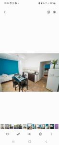 - un salon avec un canapé et une table dans l'établissement Apartamento Lo de Ana, à Termas de Río Hondo