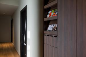 Knihovna v apartmánu