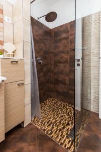 A bathroom at Apartments Bozana Bibinje