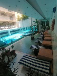 Bazén v ubytování Windsor Hotel Luxor nebo v jeho okolí