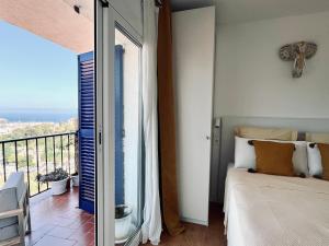 Posteľ alebo postele v izbe v ubytovaní ZEN Apartment sea views