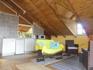 TV a/nebo společenská místnost v ubytování APPARTEMENT vue SUR MER