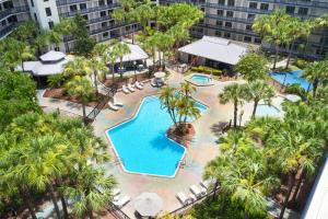 Bazén v ubytování Staybridge Suites Orlando Royale Parc Suites by IHG nebo v jeho okolí