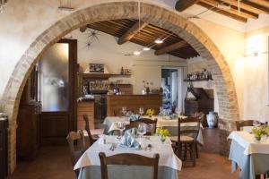 a restaurant with tables and chairs in a room at Piccolo Hotel San Valentino in Cristena