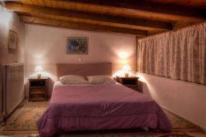 Cama o camas de una habitación en Charoula Rooms