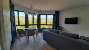 a living room with a couch and a table and chairs at Naturlaub-Domizil Oster-Franzen in Bremm