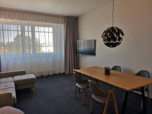 TV a/nebo společenská místnost v ubytování Centrum Hotel Viljandi