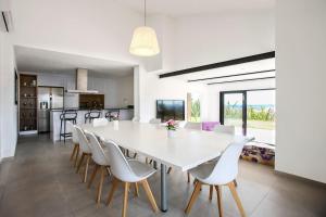 a white dining room with a white table and chairs at Casa Carmen in Alcanar