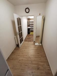 a hallway of an empty room with a door and wooden floors at Apartmán na Náměstí 55 in Drnholec