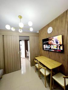 Televisyen dan/atau pusat hiburan di STEFF'S CONDO 1291 @ Shore 2 Pasay City