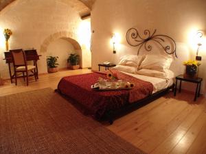 Postel nebo postele na pokoji v ubytování Hotel Masseria Fortificata Donnaloia
