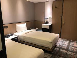 德立庄酒店客房内的一张或多张床位