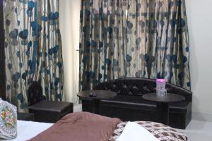 Ένα ή περισσότερα κρεβάτια σε δωμάτιο στο Hotel Samar