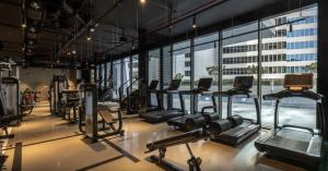 Spordikeskus ja/või sportimisvõimalused majutusasutuses Stylish Studio with Burj Khalifa View