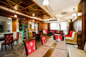 Amritsar Grand By Levelup Hotels 100 meters from golden temple的休息区