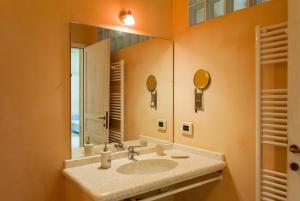 Koupelna v ubytování B&B Masseria Dei 12 Granai