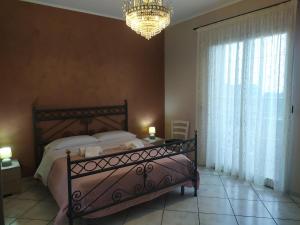 Postel nebo postele na pokoji v ubytování Grotta del Monaco