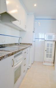 Kuchnia lub aneks kuchenny w obiekcie Firstline apartment RUBINO Arenal-Bol Calpe