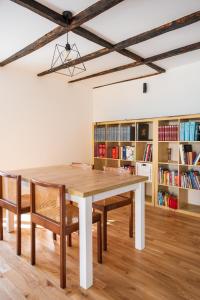 The library in Az apartmant