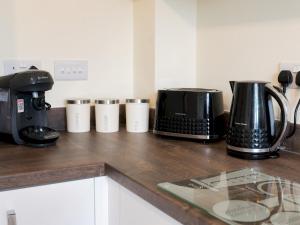 a counter top with a coffee maker and a toaster at Pass the Keys Stylish modern two bedroom home in Shrewsbury in Shrewsbury