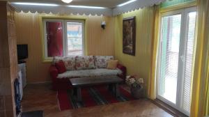 Posezení v ubytování Zeleni Čardaci etno apartmani