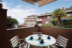 a patio with a table and chairs on a balcony at Arenzano pineta in Arenzano
