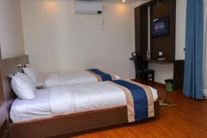 Letto o letti in una camera di Hotel Mega & Apartment