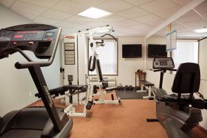 Fitness center at/o fitness facilities sa Super 8 by Wyndham Whitecourt