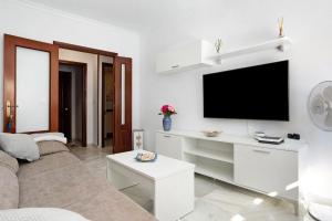 TV a/nebo společenská místnost v ubytování Apartamento Romo