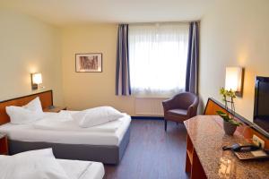 TV a/nebo společenská místnost v ubytování Hotel Sachsen-Anhalt