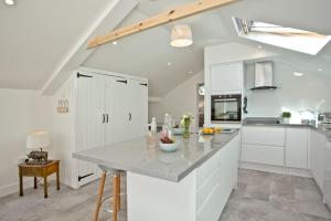 Kuchyň nebo kuchyňský kout v ubytování The Mews, Tresean