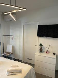 Televízia a/alebo spoločenská miestnosť v ubytovaní Stella Rooms