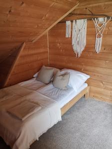Posteľ alebo postele v izbe v ubytovaní Apartament NA PIĘTERKU