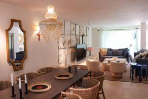 Posezení v ubytování Casa Bambu - Incredible Beachside Townhouse + 37 fotografií