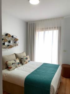 Łóżko lub łóżka w pokoju w obiekcie Apartamentos Los Catorce, EL Hierro