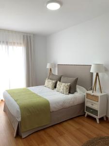 Łóżko lub łóżka w pokoju w obiekcie Apartamentos Los Catorce, EL Hierro