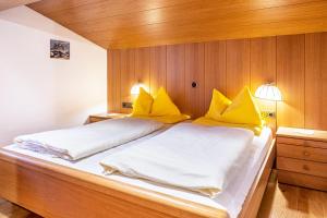 Ένα ή περισσότερα κρεβάτια σε δωμάτιο στο Cesa Soramurat Appartamento 7