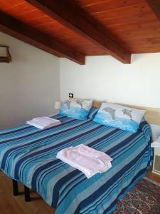 a bedroom with a bed with towels on it at CasaRiomaggiore "a few steps from the sea" in Riomaggiore