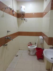 a bathroom with a toilet and a sink at HOTEL ROYAL CHURU in Chūru