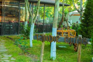 Ein Garten an der Unterkunft VOGUE HOTEL RESORT AND SPA - Nabran