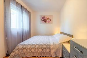 Posteľ alebo postele v izbe v ubytovaní NeaLeona Apartments