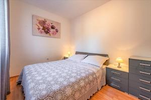 Posteľ alebo postele v izbe v ubytovaní NeaLeona Apartments + 22 fotografií