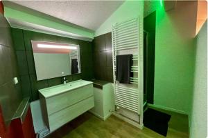 Ванная комната в Le Triplex, Charmant appartement, 2 chambres
