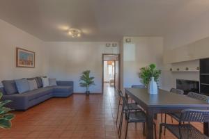 Χώρος καθιστικού στο Pontelagoscuro Huge & Residential Apartment