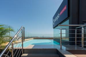 Bazén v ubytování Aparthotel Adagio Malta Central nebo v jeho okolí