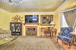 Φωτογραφία από το άλμπουμ του Romantic Pasadena Home with Covered Porch! στην Πασαντίνα
